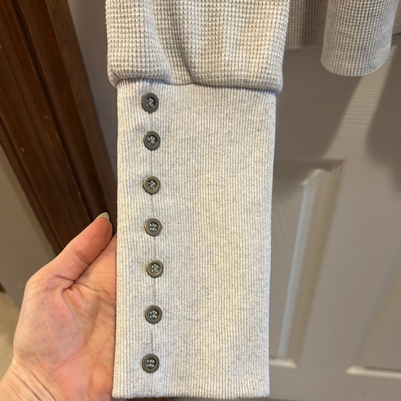 Women's Gray Long Sleeve Top - Picture 3 of 6